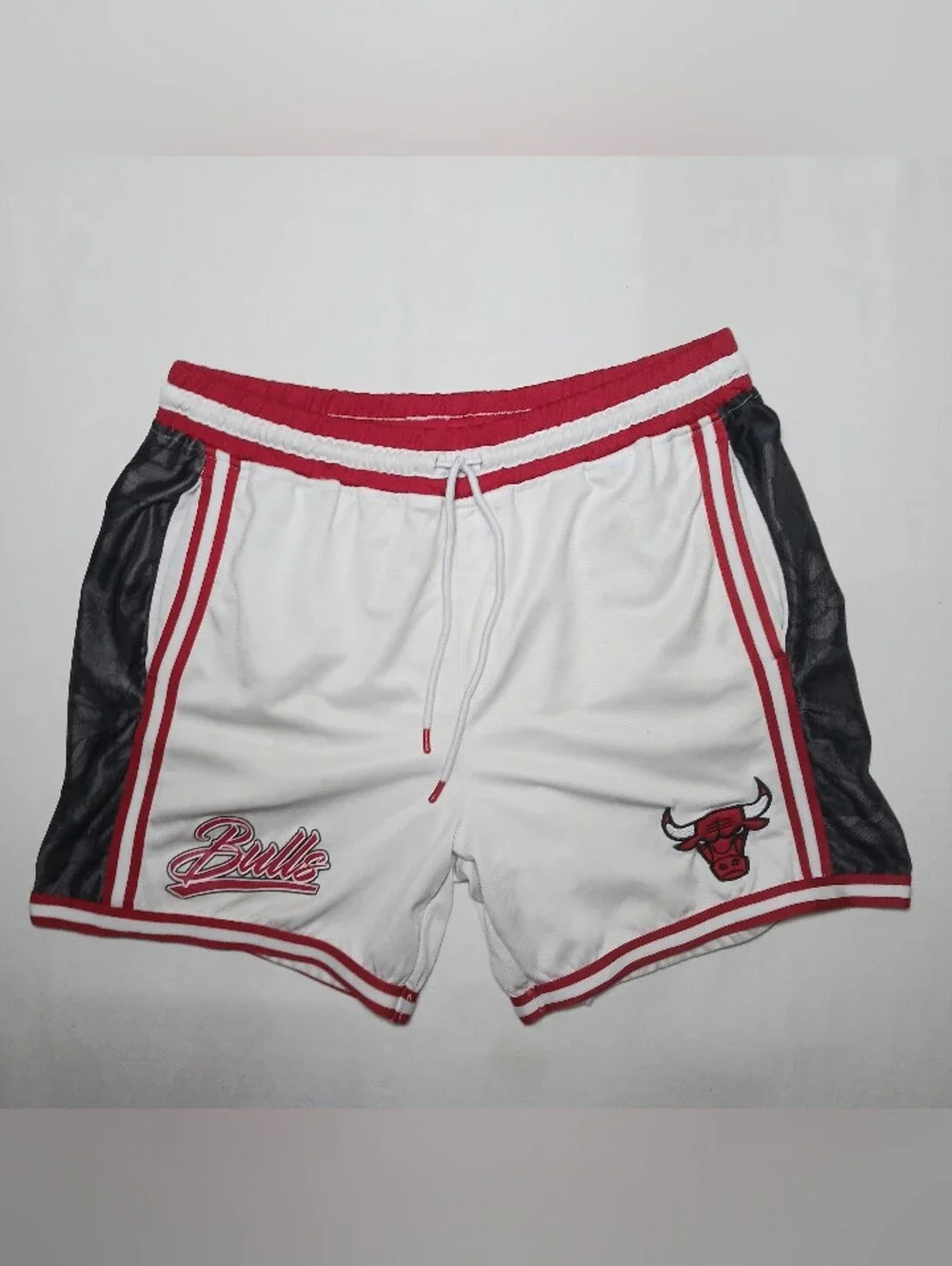Ultra Game NBA Mens Chicago Bulls Mesh Basketball Shorts XL White Red